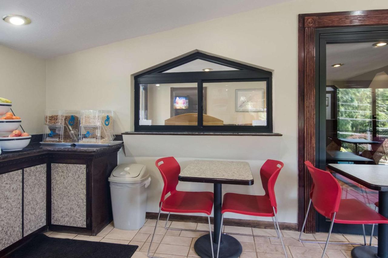 Econo Lodge Pittsburgh I-79 Εξωτερικό φωτογραφία