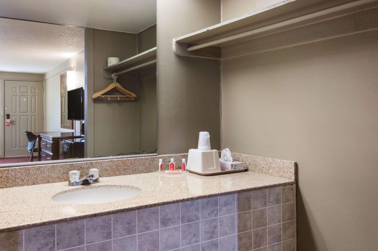 Econo Lodge Pittsburgh I-79 Εξωτερικό φωτογραφία